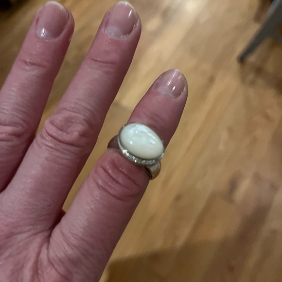 Ippolita Sterling Silver Mother of Pearl and Diamond Ring - Picture 4 of 7